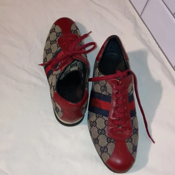 COPY - Authentic Gucci Vintage Sneakers - Picture 4 of 11